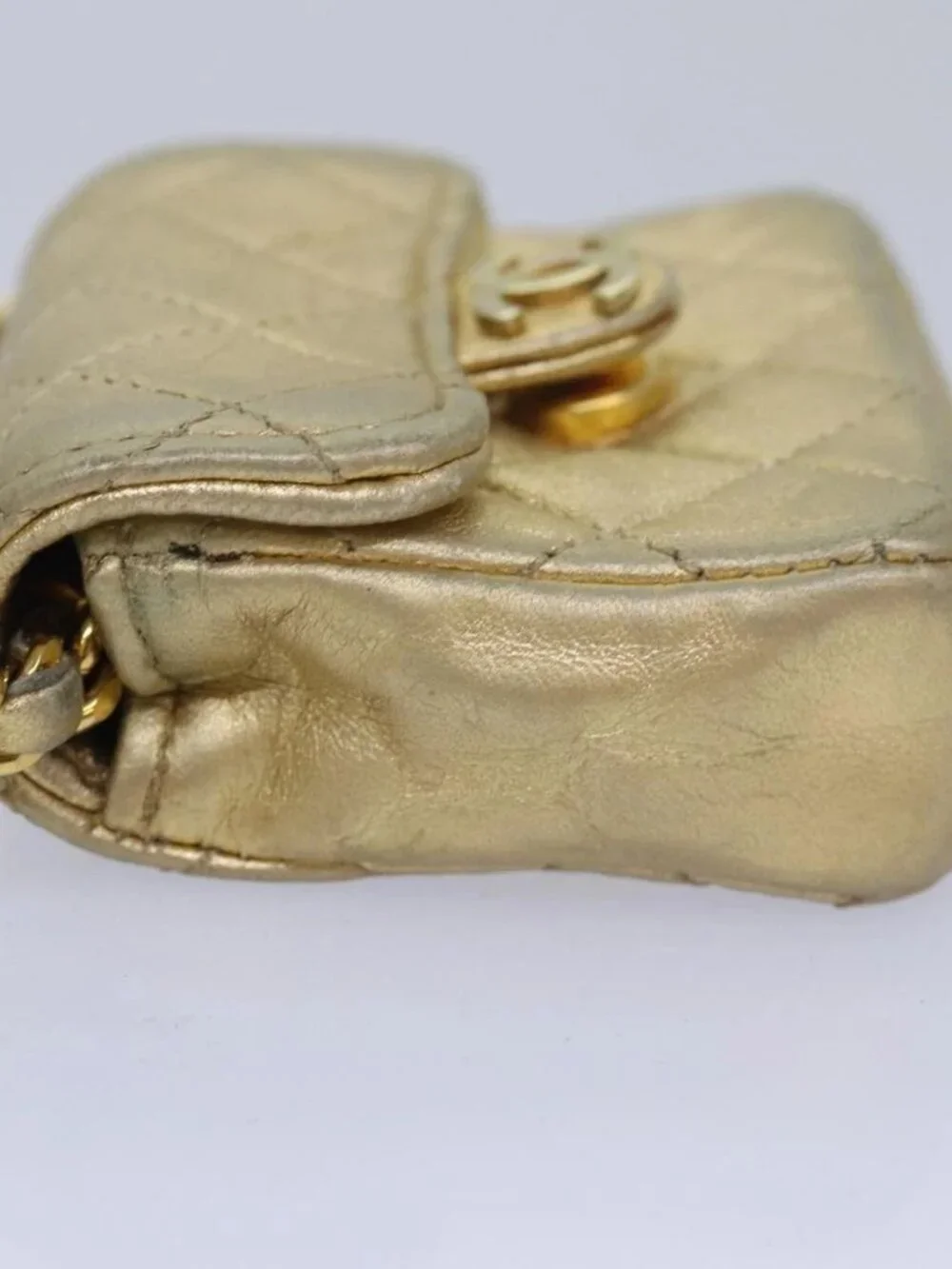 CHANEL brand	chanel color	gold